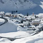 House Hannes Schneider * Stuben am Arlberg